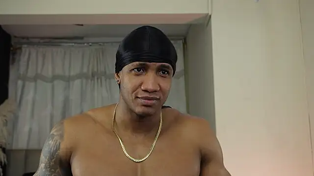 Snapshot of Logan_Varela chatting on October 5, 2025, 11:35 pm Logan Varela online show from October 5, 2025, 11:35 pm