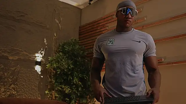 Logan Varela online show from October 31, 2025, 12:39 pm