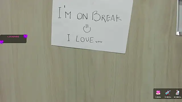 Snapshot of Queen_Antonella_Oficial chatting on February 5, 2025, 11:44 am Queen Antonella Oficial online show from February 5, 2025, 11:44 am