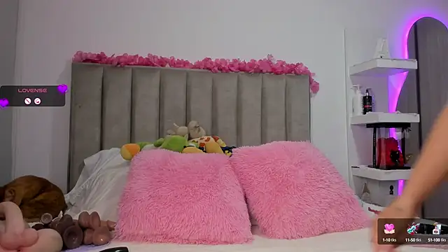 Snapshot of Queen_Antonella_Oficial chatting on February 27, 2025, 11:52 am Queen Antonella Oficial online show from February 27, 2025, 11:52 am