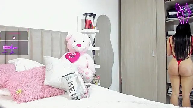 Snapshot of Queen_Antonella_Oficial chatting on November 17, 2025, 10:48 pm Queen Antonella Oficial online show from November 17, 2025, 10:48 pm