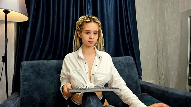 Valerie Woods online show from January 4, 2025, 11:22 am