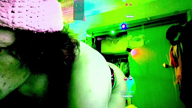 gurlnips online show from February 8, 2025, 6:12 pm