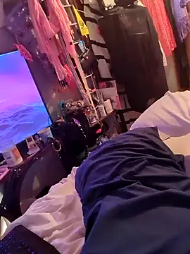 gurlnips online show from February 9, 2025, 12:17 am