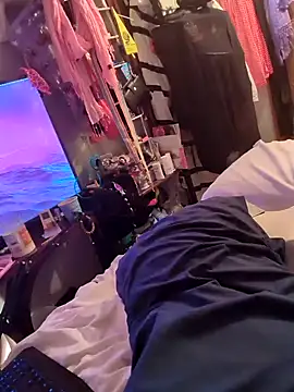 gurlnips online show from February 9, 2025, 3:22 am