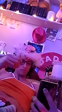 gurlnips online show from February 9, 2025, 3:56 pm