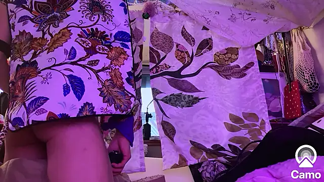 gurlnips online show from February 12, 2025, 1:30 am