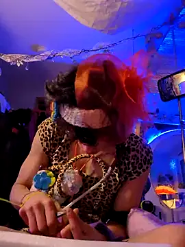 gurlnips online show from February 12, 2025, 3:05 pm