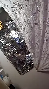 gurlnips online show from February 13, 2025, 11:17 am