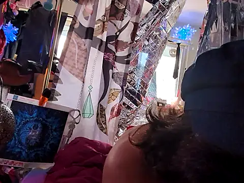 gurlnips online show from February 21, 2025, 6:59 pm