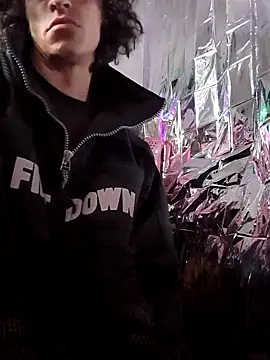 gurlnips online show from March 5, 2025, 1:42 am