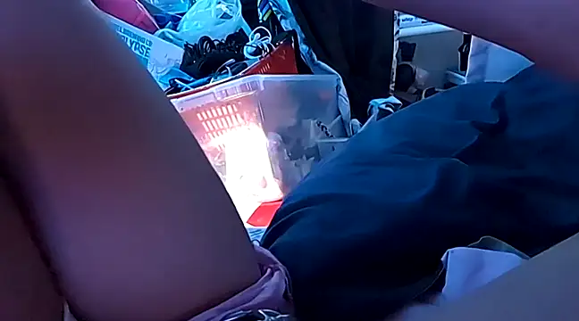 gurlnips online show from March 6, 2025, 2:51 pm