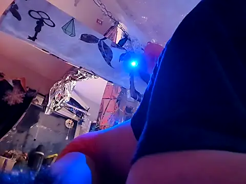 gurlnips online show from March 19, 2025, 10:44 am