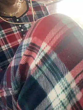 gurlnips online show from September 30, 2025, 10:26 pm