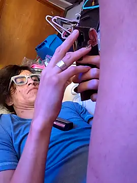 gurlnips online show from October 19, 2025, 9:26 pm