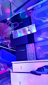 gurlnips online show from October 25, 2025, 7:27 am