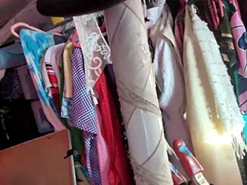 gurlnips online show from November 19, 2025, 10:10 pm