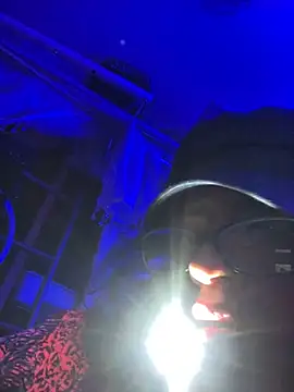 gurlnips online show from November 23, 2025, 10:15 am