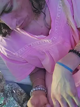 gurlnips online show from January 13, 2026, 6:02 pm