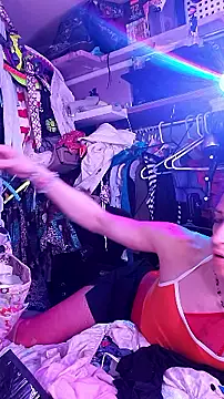 gurlnips online show from February 18, 2026, 4:08 am