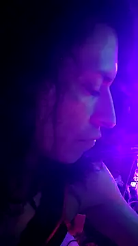 gurlnips online show from April 20, 2026, 10:18 am