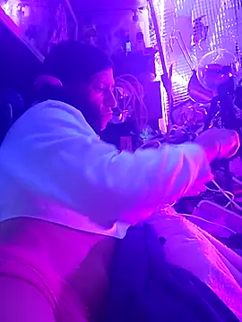 gurlnips online show from April 21, 2026, 4:19 am