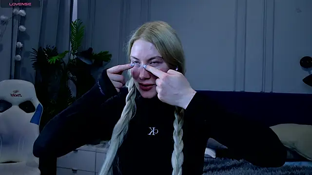 Liv Fay online show from January 24, 2025, 1:14 pm