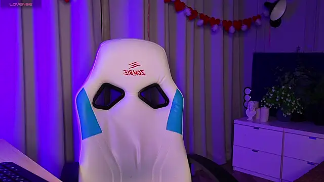 Liv Fay online show from February 5, 2025, 8:04 pm