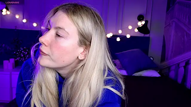 Liv Fay online show from March 2, 2025, 7:45 pm