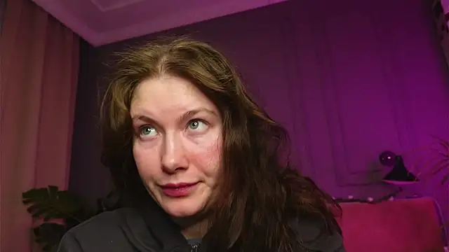 Liv Fay online show from December 19, 2025, 2:13 pm