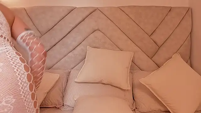 DarlinJones online show from April 20, 2026, 7:04 pm