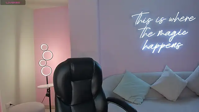 CelestePalmer  online show from October 7, 2025, 10:23 am