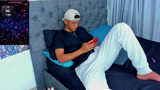 Snapshot of dominic_smith_ chatting on January 22, 2025, 5:48 am dominic smith online show from January 22, 2025, 5:48 am