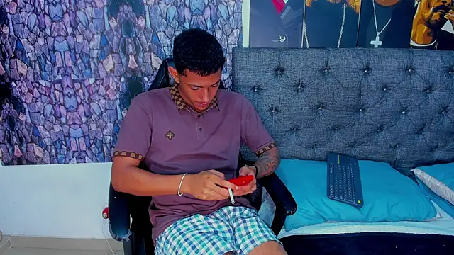 Snapshot of dominic_smith_ chatting on February 5, 2025, 1:26 am dominic smith online show from February 5, 2025, 1:26 am