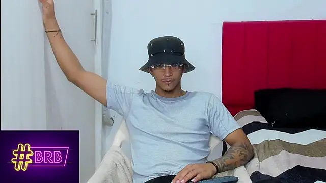 Snapshot of dominic_smith_ chatting on March 7, 2025, 3:51 am dominic smith online show from March 7, 2025, 3:51 am