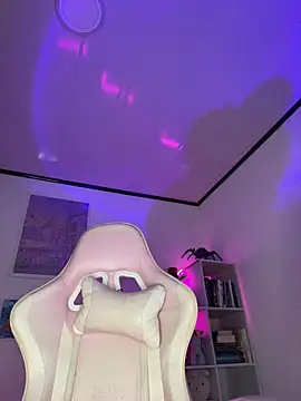 Tsuki-moon online show from November 23, 2025, 10:26 am