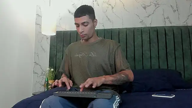 DrakeNeumann online show from February 4, 2025, 7:33 pm