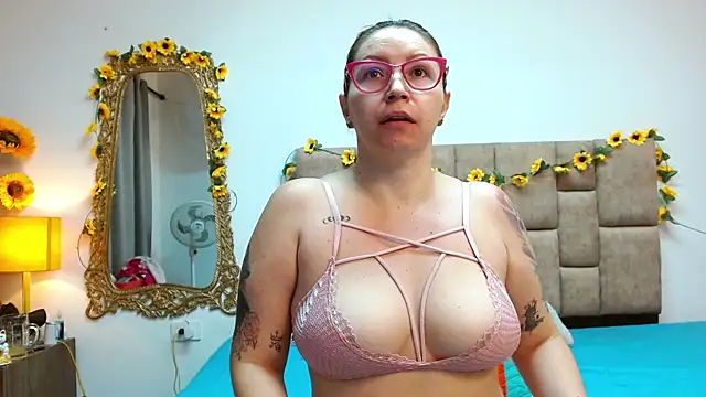 IsisDuzan online show from January 7, 2025, 4:18 am