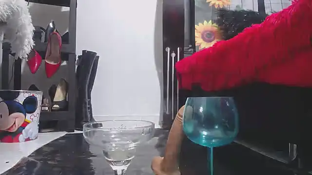 marilyn jon3s online show from February 11, 2026, 1:27 pm