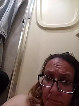 ILUV2TUCHMYKITTY online show from October 20, 2025, 2:39 pm