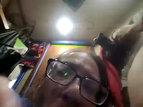 ILUV2TUCHMYKITTY online show from October 25, 2025, 1:29 pm