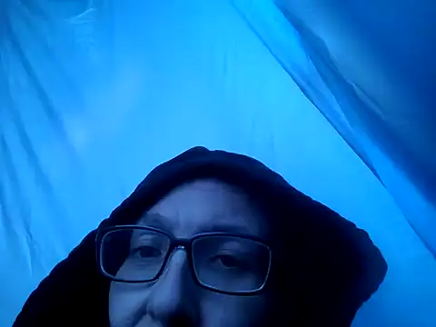 ILUV2TUCHMYKITTY online show from November 18, 2025, 6:45 pm