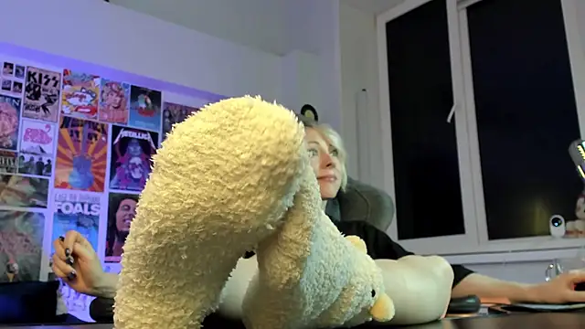 LylithSkye online show from January 15, 2025, 1:41 pm