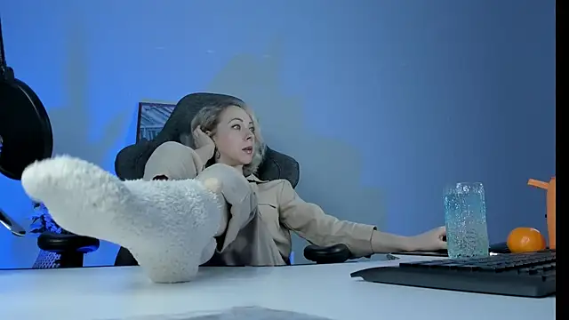 LylithSkye online show from February 2, 2025, 11:19 am