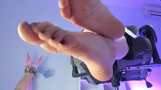 LylithSkye online show from February 16, 2025, 4:53 pm