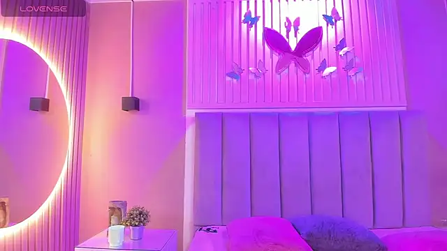 Snapshot of diosa_cristal chatting on October 18, 2025, 4:04 am diosa cristal online show from October 18, 2025, 4:04 am