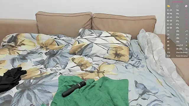 1lindsey1 online show from April 17, 2026, 11:46 am