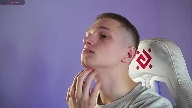 dustyn fox online show from March 12, 2025, 6:33 pm