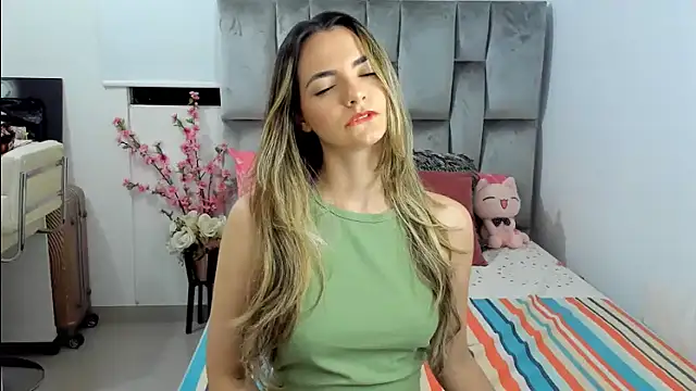 baby-miah online show from December 30, 2024, 3:14 am