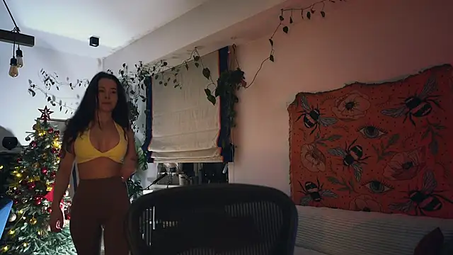 Leona Mell online show from December 14, 2025, 10:36 pm